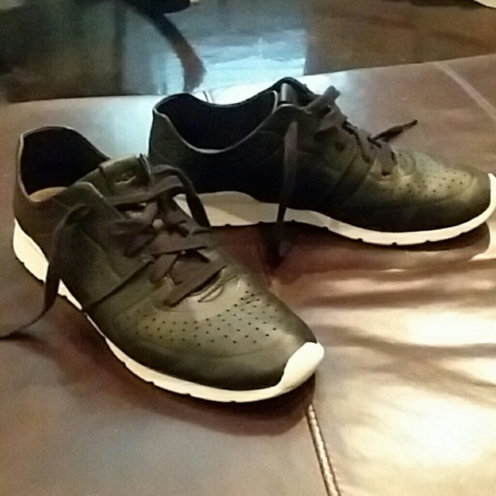 UGG leather tennis shoes. Size 8.5